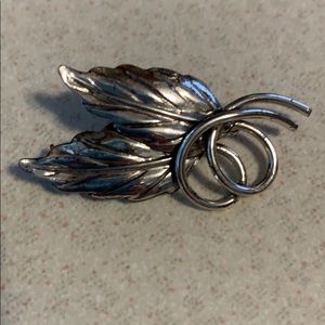Sterling leaf pin
